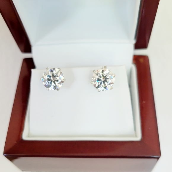 New 4ct Beautiful Moissanite Diamonds Stud Earrings